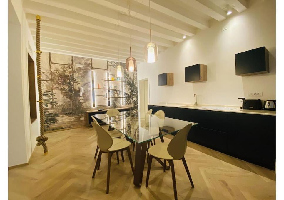 Sweet Time Venice, Luxury San Marco Frezzaria Apt! Veneza Exterior foto