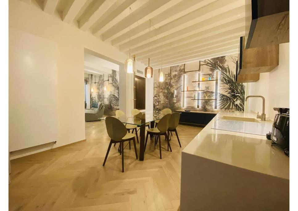 Sweet Time Venice, Luxury San Marco Frezzaria Apt! Veneza Exterior foto