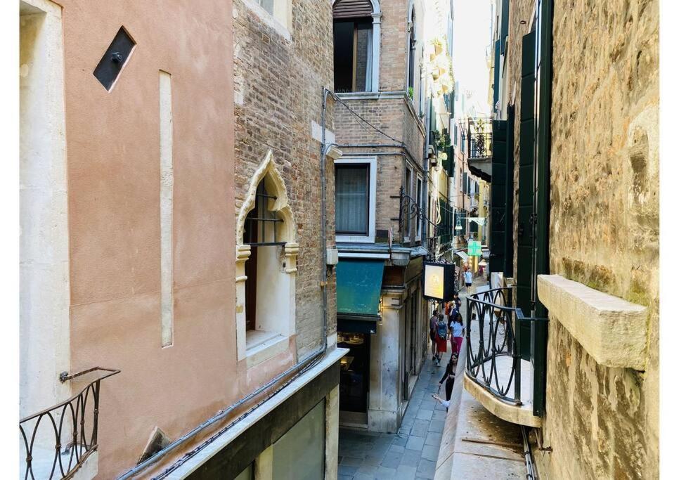 Sweet Time Venice, Luxury San Marco Frezzaria Apt! Veneza Exterior foto