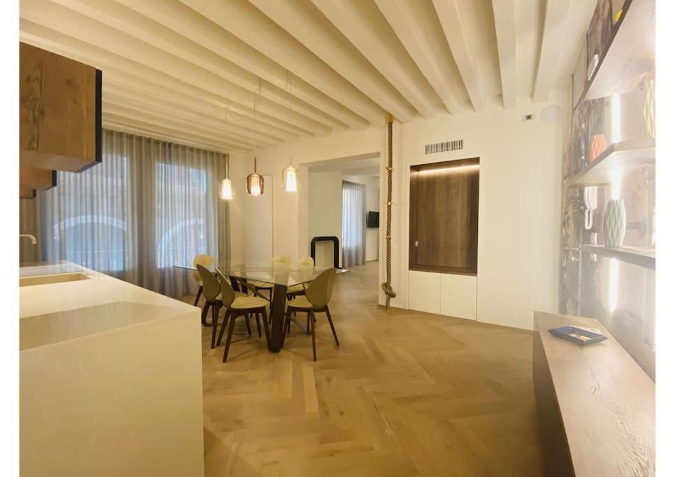 Sweet Time Venice, Luxury San Marco Frezzaria Apt! Veneza Exterior foto
